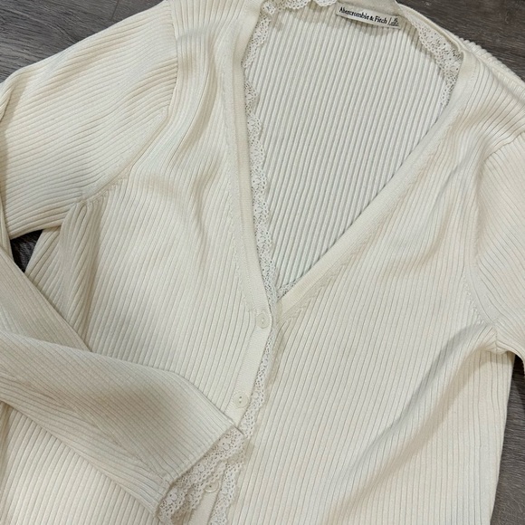 Abercrombie & Fitch Tops - Abercrombie & Fitch Ivory Knit Cardigan